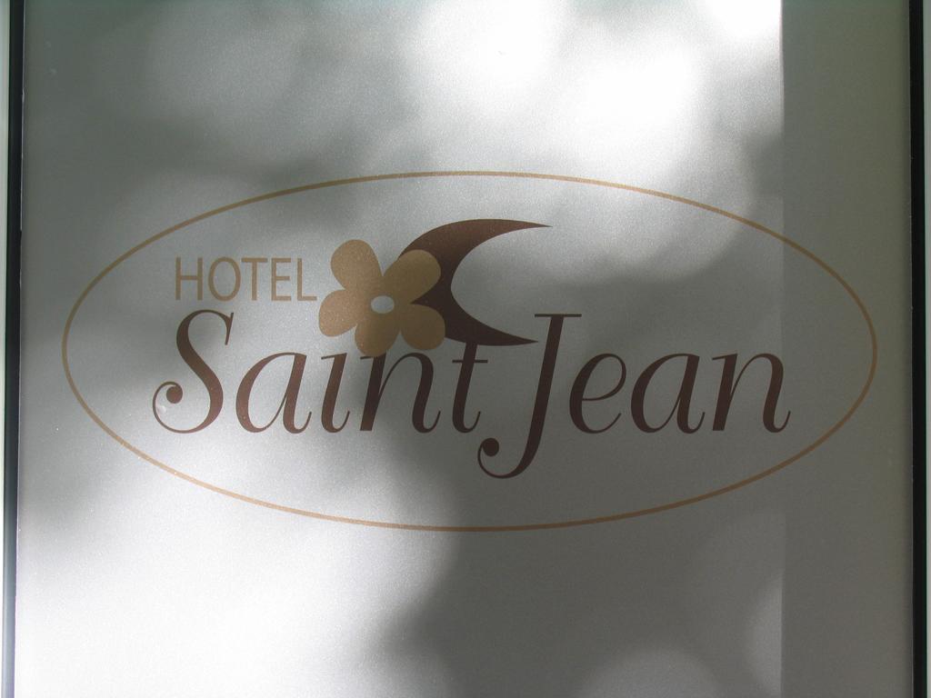 Hotel Saint Jean Бурж Екстериор снимка
