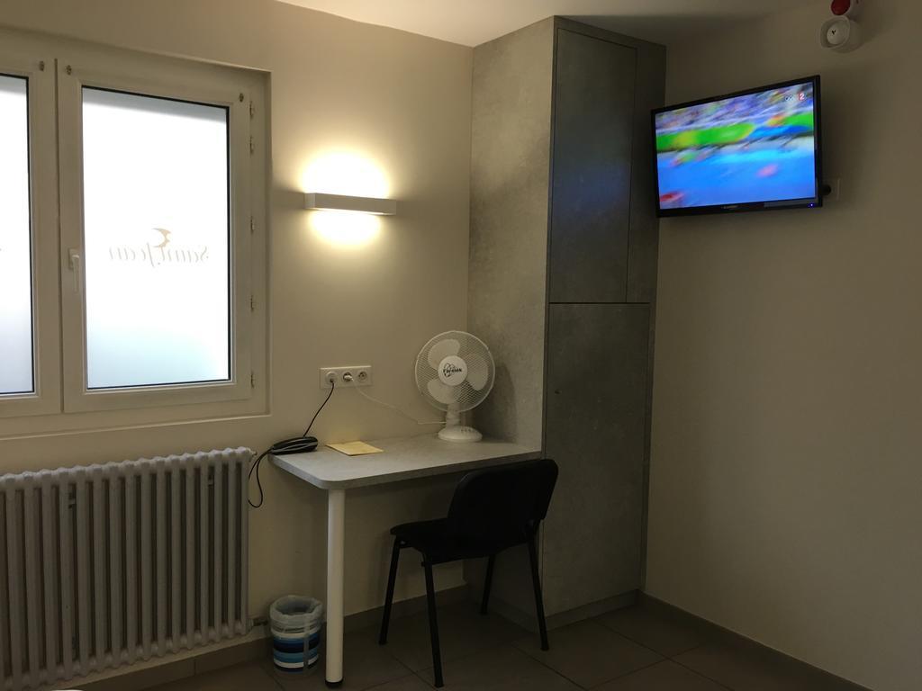 Hotel Saint Jean Бурж Екстериор снимка