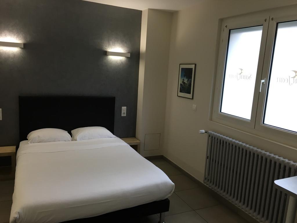Hotel Saint Jean Бурж Екстериор снимка