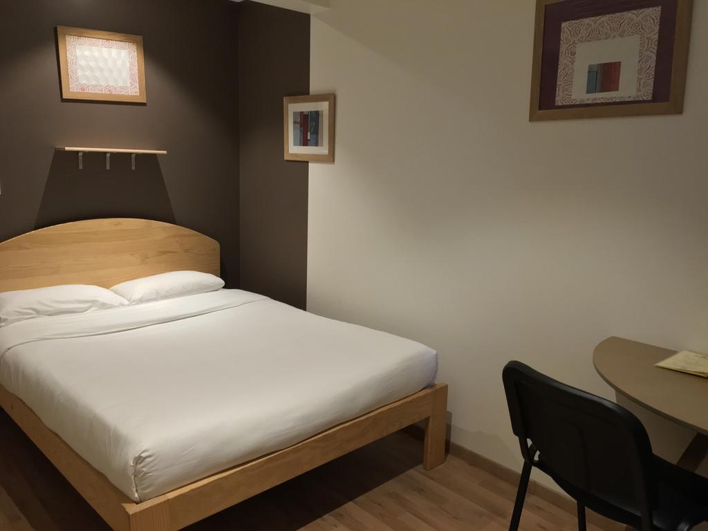Hotel Saint Jean Бурж Екстериор снимка