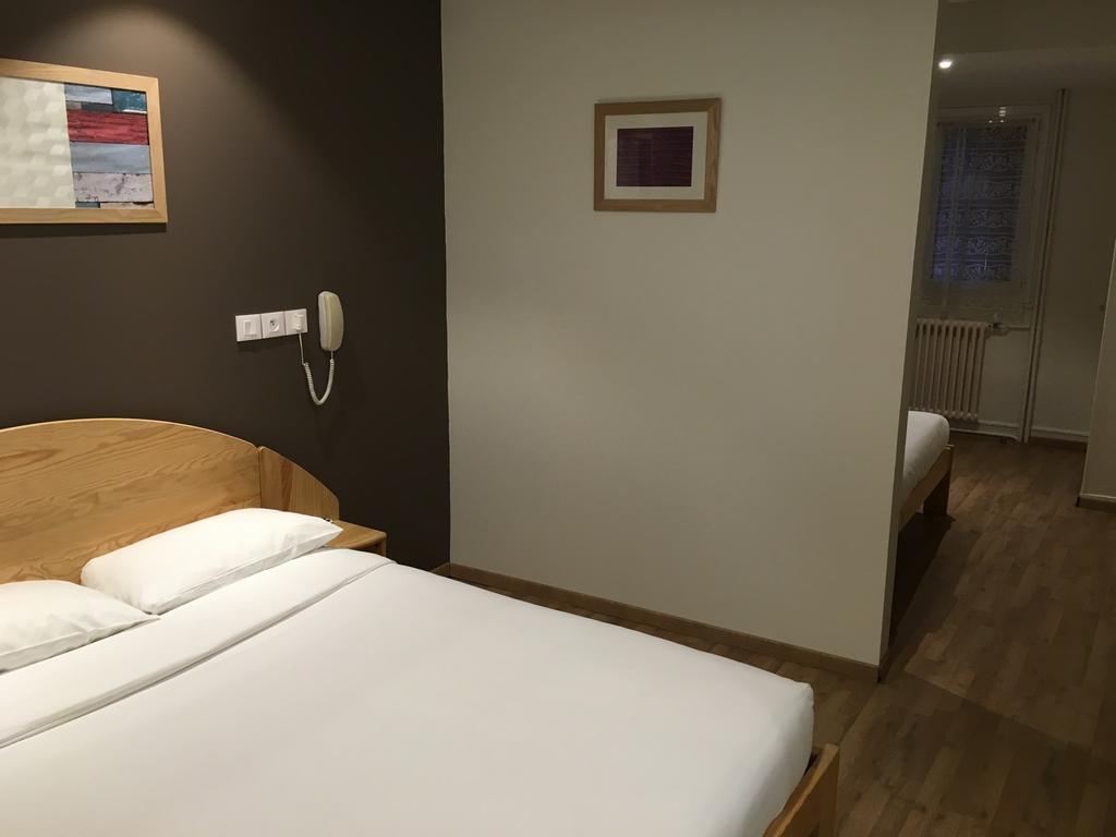 Hotel Saint Jean Бурж Стая снимка