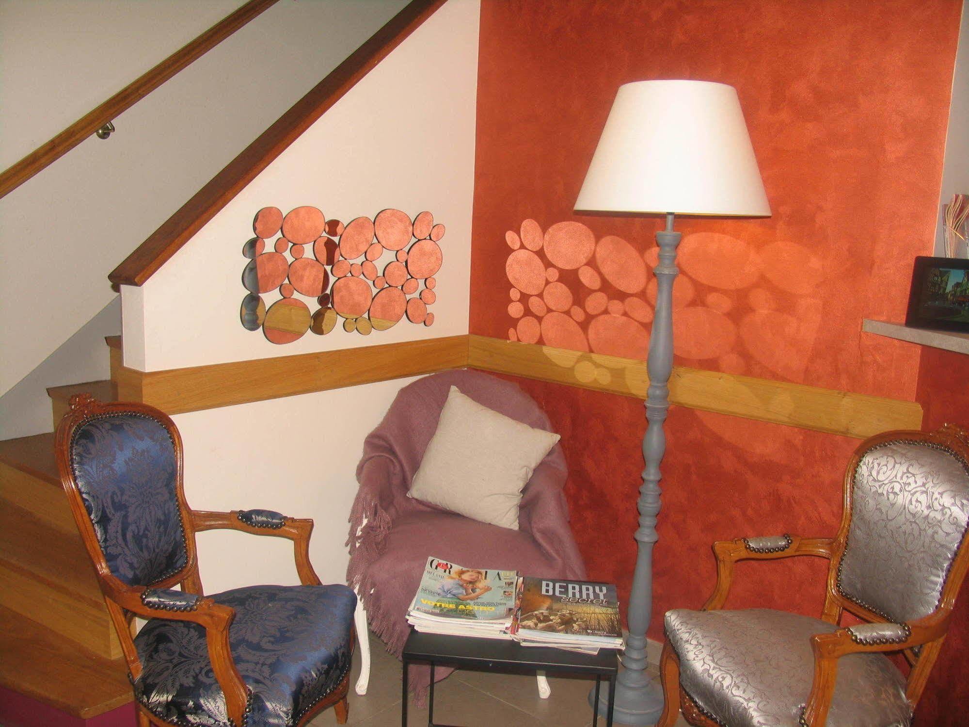 Hotel Saint Jean Бурж Екстериор снимка